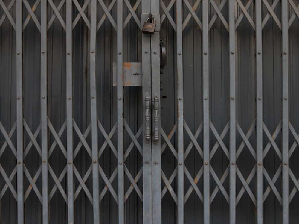 投書/「一扇門,可能要你的命」:全台鐵門之亂背後,被忽略的逃生真相 G6W5G6W4T