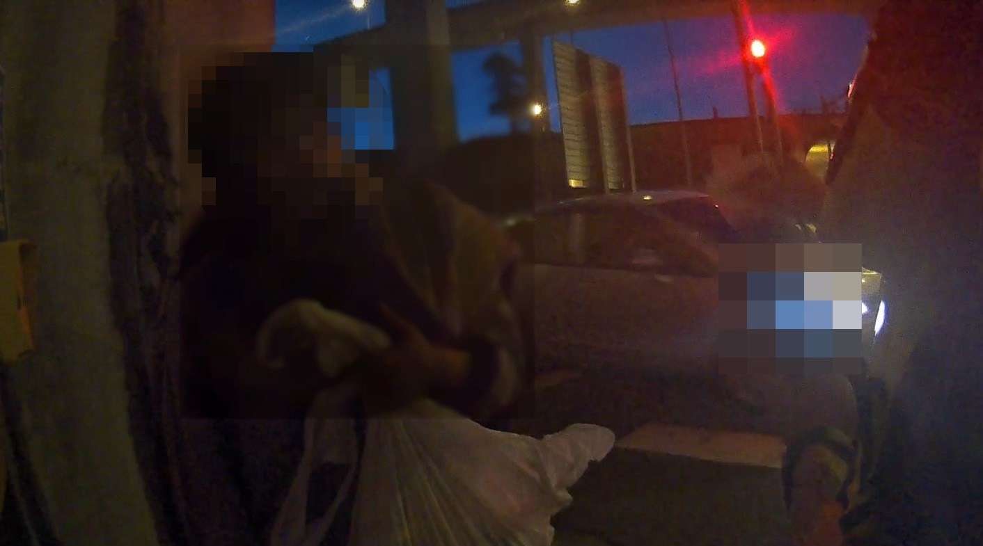 桃園男不熟路況誤闖國道1號!路肩漫步嚇壞駕駛 桃園男不熟路況誤闖國道1號!路肩漫步嚇壞駕駛