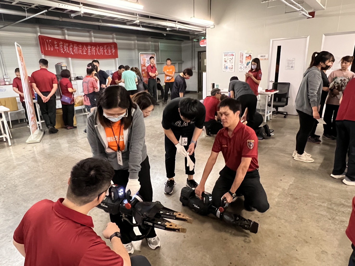 桃消竹圍分隊前進蝦皮倉儲 強化員工防災觀念 桃消竹圍分隊前進蝦皮倉儲 強化員工防災觀念