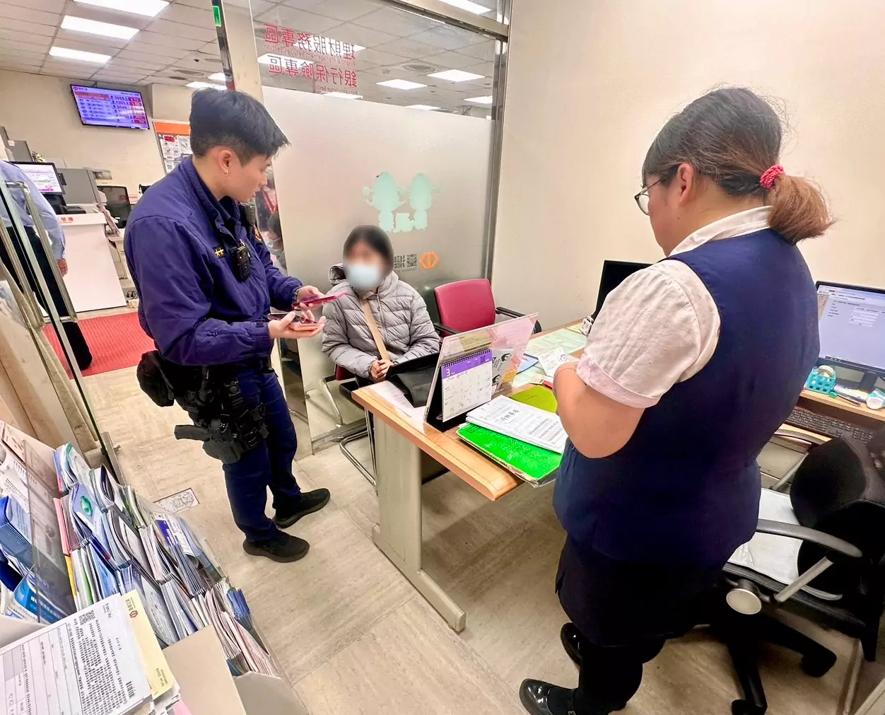 天天叫「姐姐」讓她暈船!龍潭警破譯愛情詐騙 守住6旬婦300萬積蓄 天天叫「姐姐」讓她暈船!龍潭警破譯愛情詐騙 守住6旬婦300萬積蓄