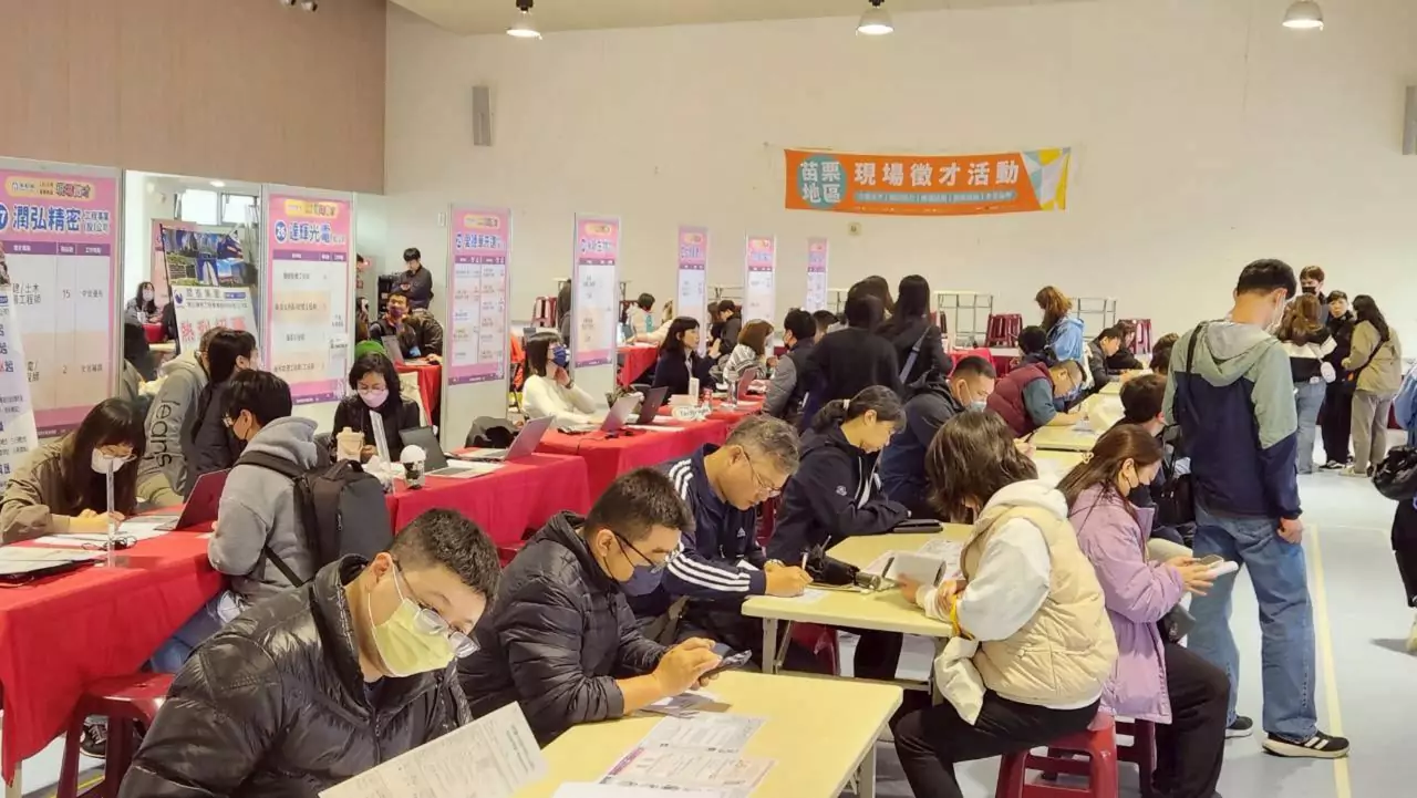 科技、服務業搶人才!桃竹苗分署4月徵才懶人包 275廠商釋逾萬職缺 科技、服務業搶人才!桃竹苗分署4月徵才懶人包 275廠商釋逾萬職缺