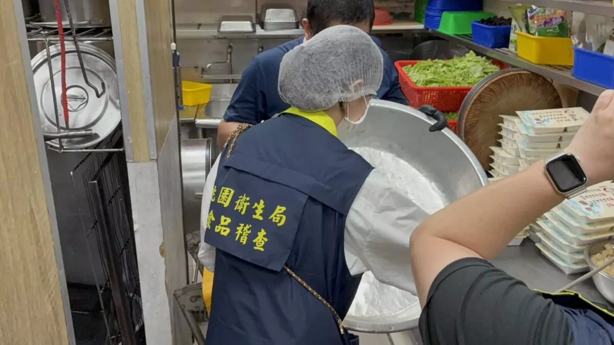 內壢上野烤肉飯疑食物中毒遭停業 61人受害上吐下瀉 S 178085977