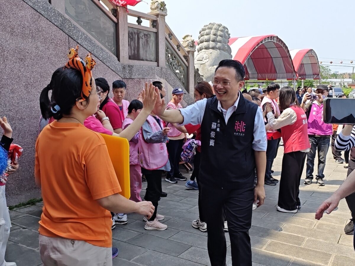 桃園護國宮公益園遊會關懷弱勢 蘇俊賓肯定廟方凝聚社會善意 S 20496462 0