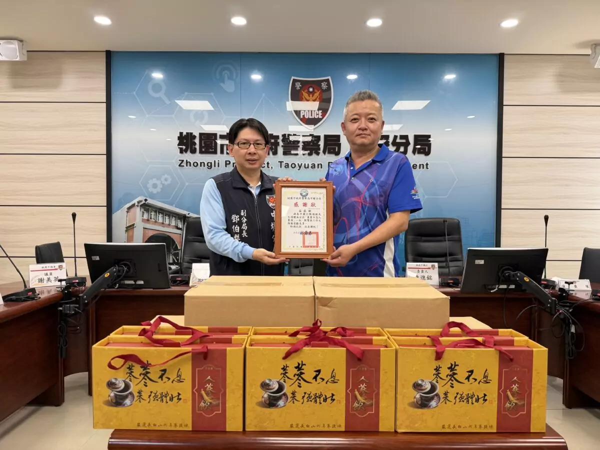 力挺中壢警維安補元氣 源春中藥行暖贈4千瓶人蔘液 S 22585468 0 0