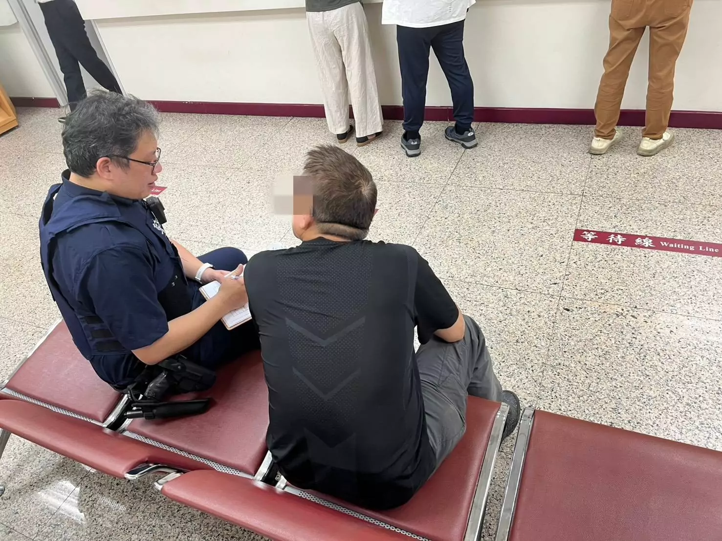 內壢阿伯發財夢碎!聽從詐團指示買黃金投資 警銀苦勸他打消念頭 S 23076973 0