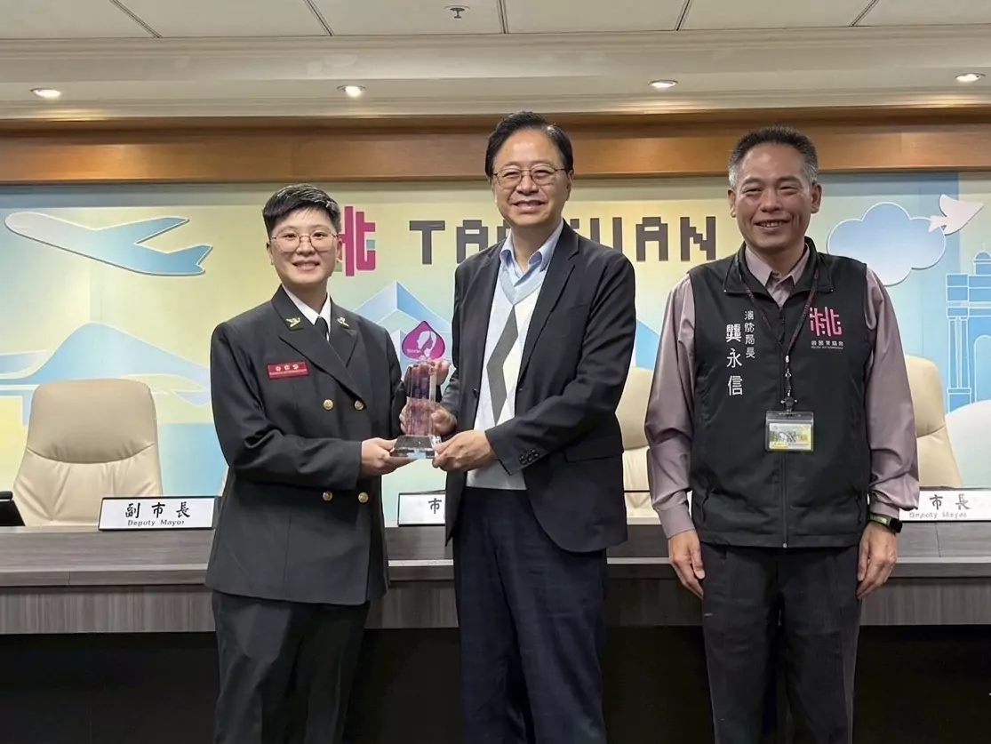 巧固球國手變身消防女力 八德分隊吳安怡倡導職場平權獲頒金桃獎 S 38150156 0