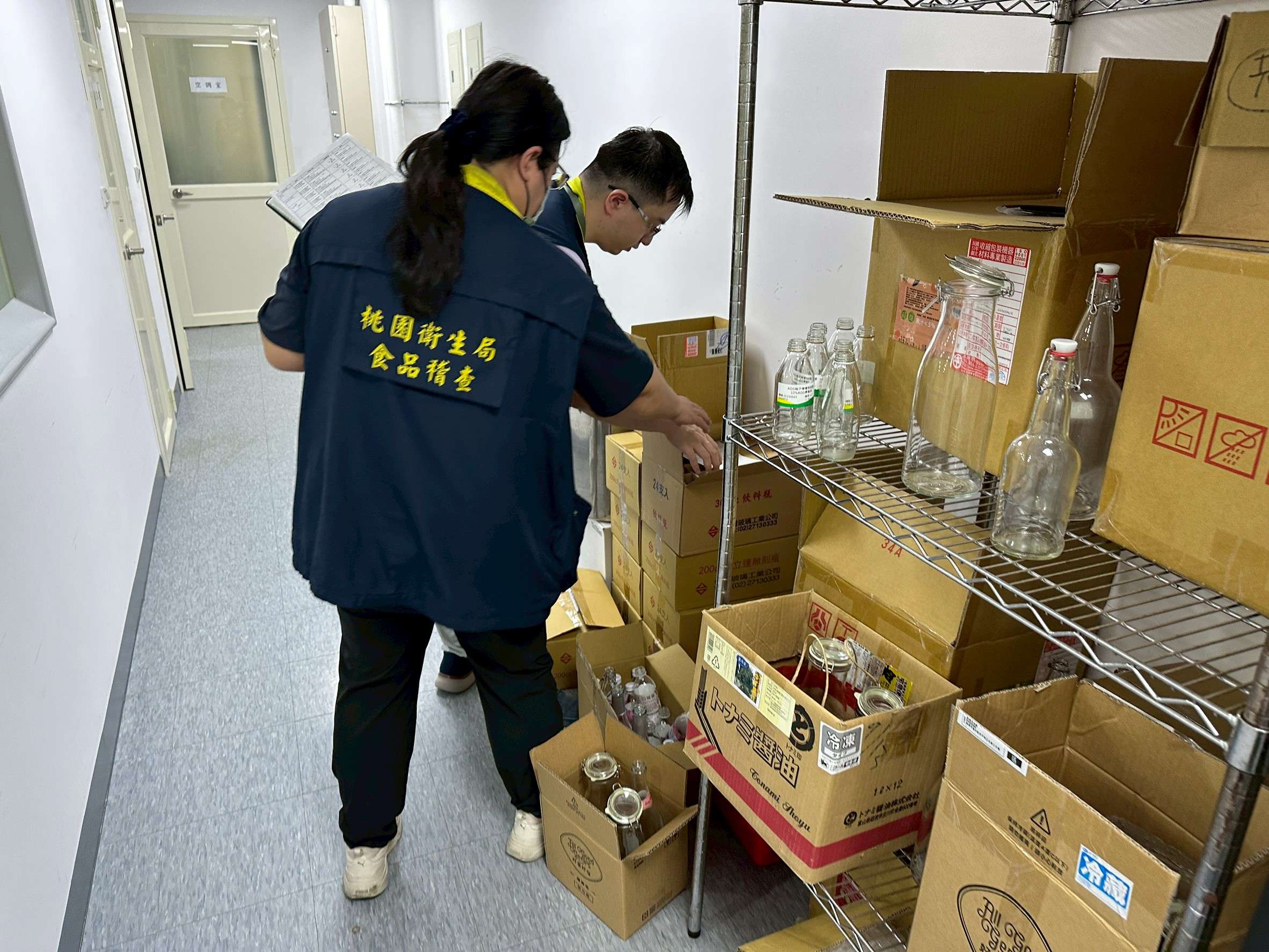 知名康普茶竄改效期!桃市衛生局查封3百公斤、勒令下架回收 知名康普茶竄改效期!桃市衛生局查封3百公斤、勒令下架回收