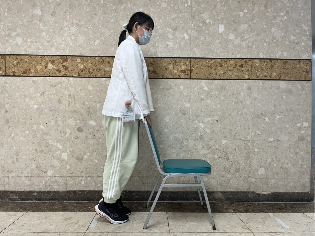 【有片】白線惹禍?龜山女騎車突自摔 翻滾倒地躺路中 S 61538406 0 0