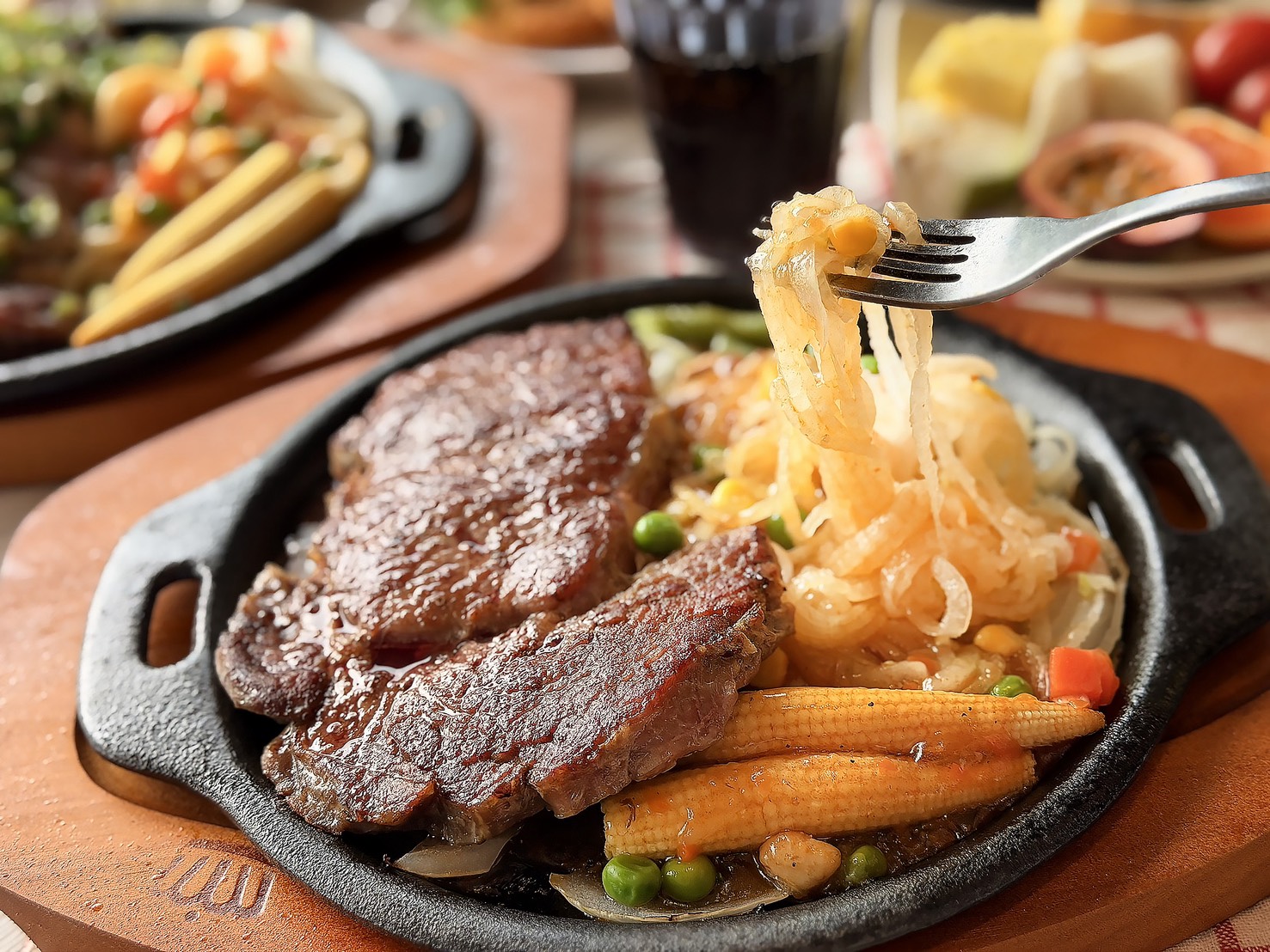 貴族世家 × 孫東寶 4月聯手出擊!「雙蔥大對決」火熱登場:青蔥、洋蔥營養雙響炮,鐵板牛排美味再進化 S 72867867 0