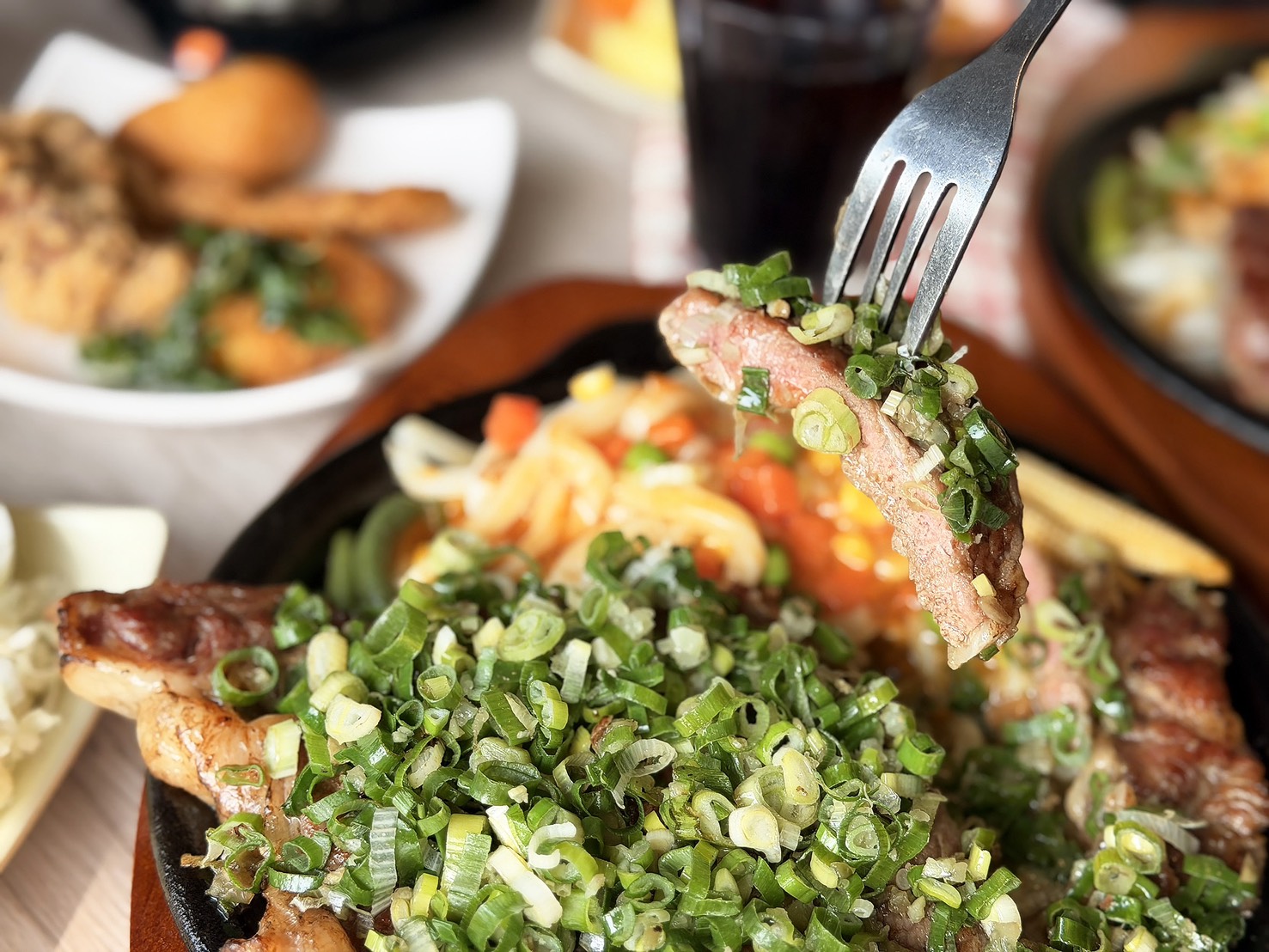 貴族世家 × 孫東寶 4月聯手出擊!「雙蔥大對決」火熱登場:青蔥、洋蔥營養雙響炮,鐵板牛排美味再進化 S 72867869 0