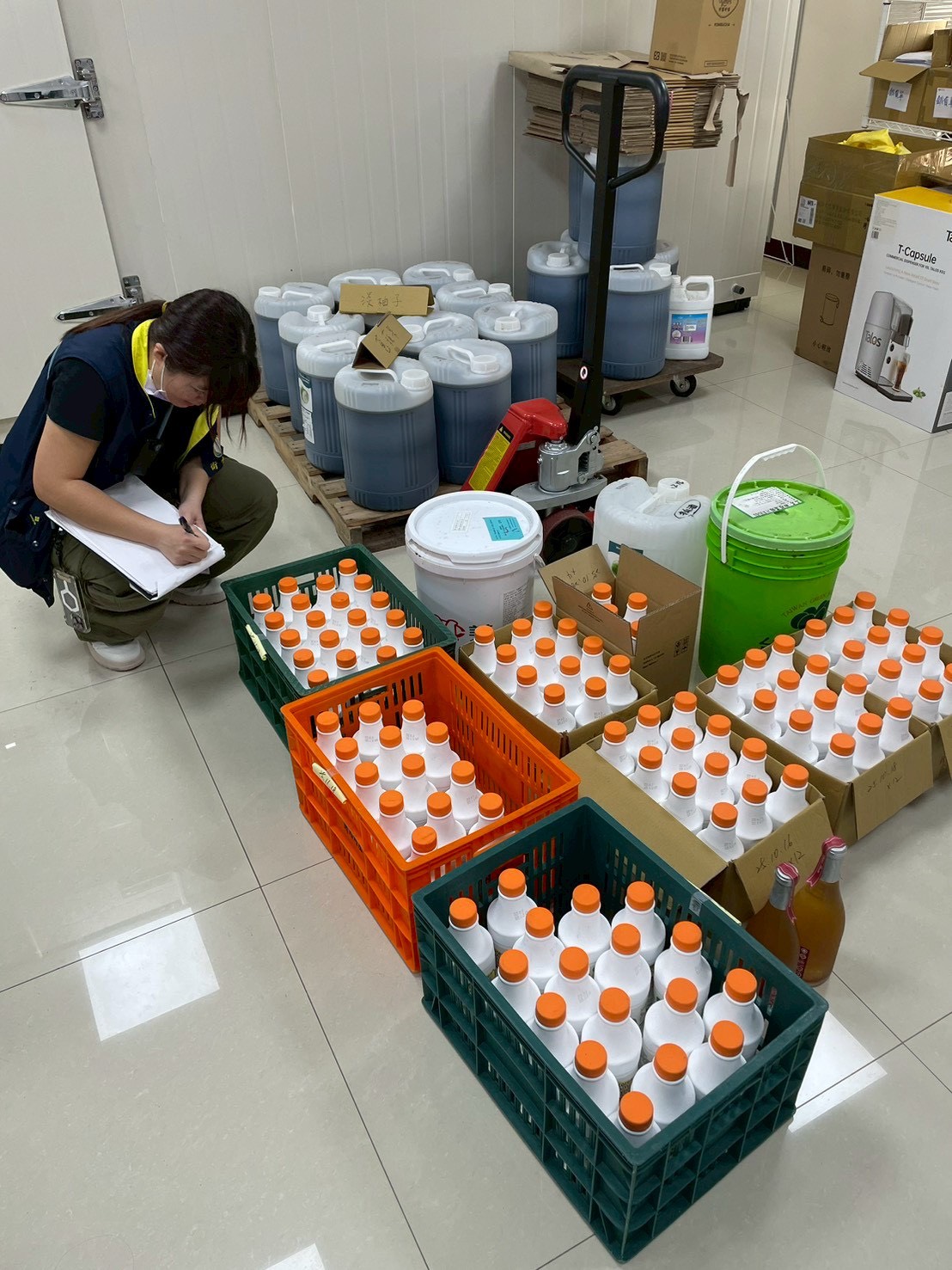 黑心康普茶變身!蘆竹業者塗改效期、摻過期原料 負責人百萬交保 S 751091772 0 0