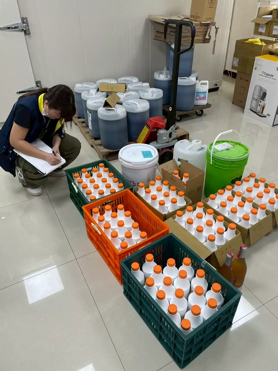 黑心康普茶變身!蘆竹業者塗改效期、摻過期原料 負責人百萬交保 S 751091772 0 0