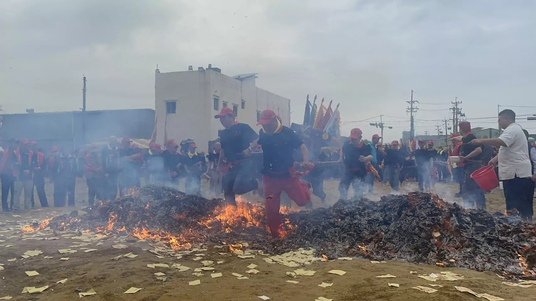 桃園年度宗教盛事!竹圍福海宮「飛輦轎、過金火」4/24登場 桃園年度宗教盛事!竹圍福海宮「飛輦轎、過金火」4/24登場