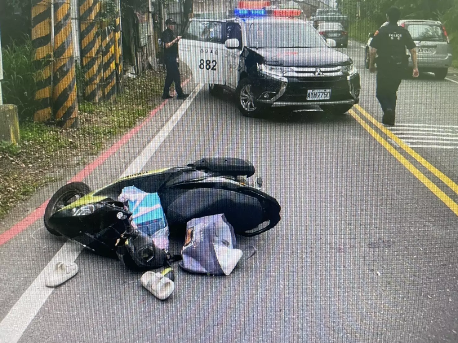 【有片】白線惹禍?龜山女騎車突自摔 翻滾倒地躺路中 【有片】白線惹禍?龜山女騎車突自摔 翻滾倒地躺路中