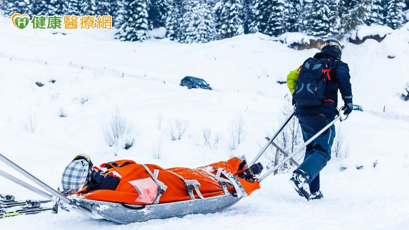 滑雪跌倒意外發現6公分骨腫瘤!醫提醒:夜間疼痛、持續腫脹是警訊 滑雪跌倒意外發現6公分骨腫瘤!醫提醒:夜間疼痛、持續腫脹是警訊