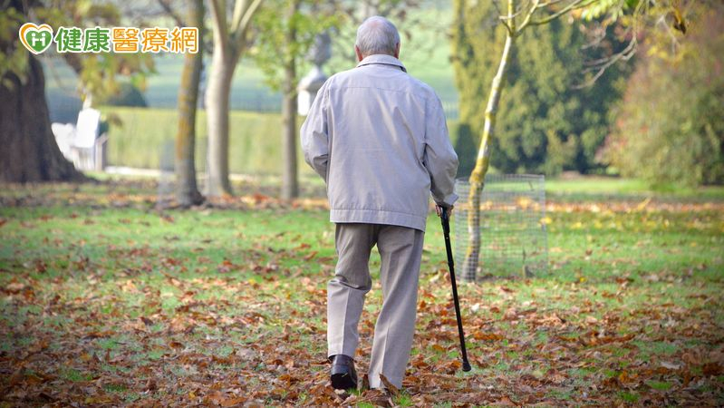 8旬老菸槍走兩步就喘 醫:恐為主動脈瓣膜狹窄警訊 8旬老菸槍走兩步就喘 醫:恐為主動脈瓣膜狹窄警訊