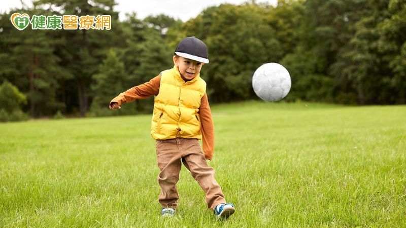 丟不準、接不住?專家:2-5歲球感可反應出未來學習力 丟不準、接不住?專家:2-5歲球感可反應出未來學習力