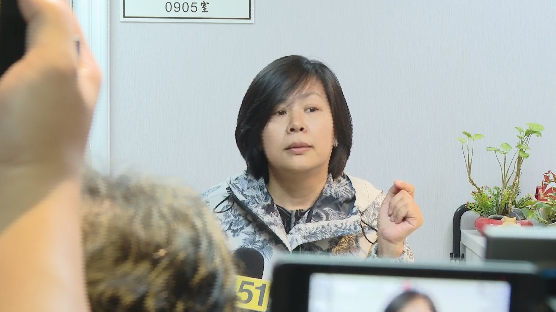 李貞秀53歲生日穿Dior戰袍現身立院 自曝下一步賣包、找工作 李貞秀53歲生日穿Dior戰袍現身立院 自曝下一步賣包、找工作