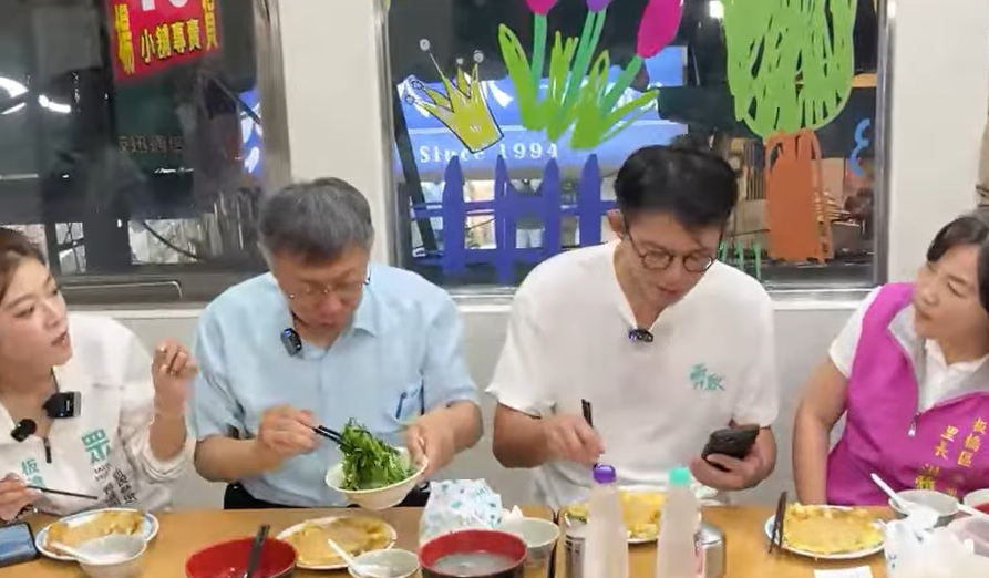 端走吃素候選人青菜挨酸 柯文哲反嗆卓揆馬鈴薯逐顆檢查「講幹話」 端走吃素候選人青菜挨酸 柯文哲反嗆卓揆馬鈴薯逐顆檢查「講幹話」