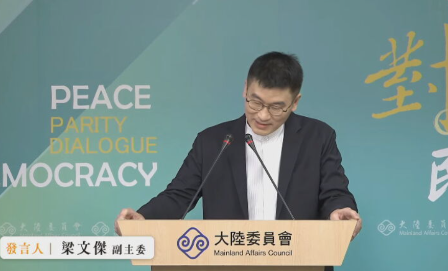 館長抱怨鄭習會沒帶他去 梁文傑笑回:很正常 館長抱怨鄭習會沒帶他去 梁文傑笑回:很正常