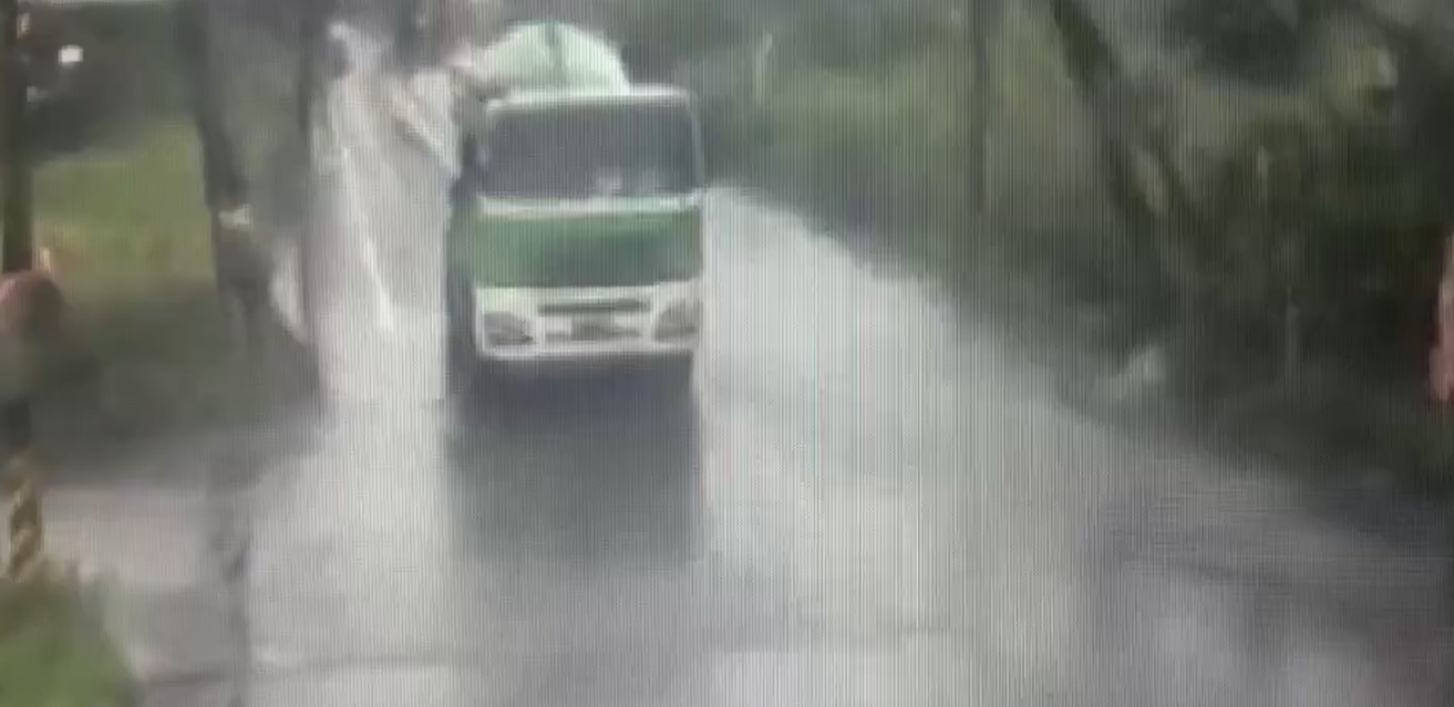 貨車「扯斷整排電桿」楊梅、新屋460戶停電 搶修16小時復電 貨車「扯斷整排電桿」楊梅、新屋460戶停電 搶修16小時復電