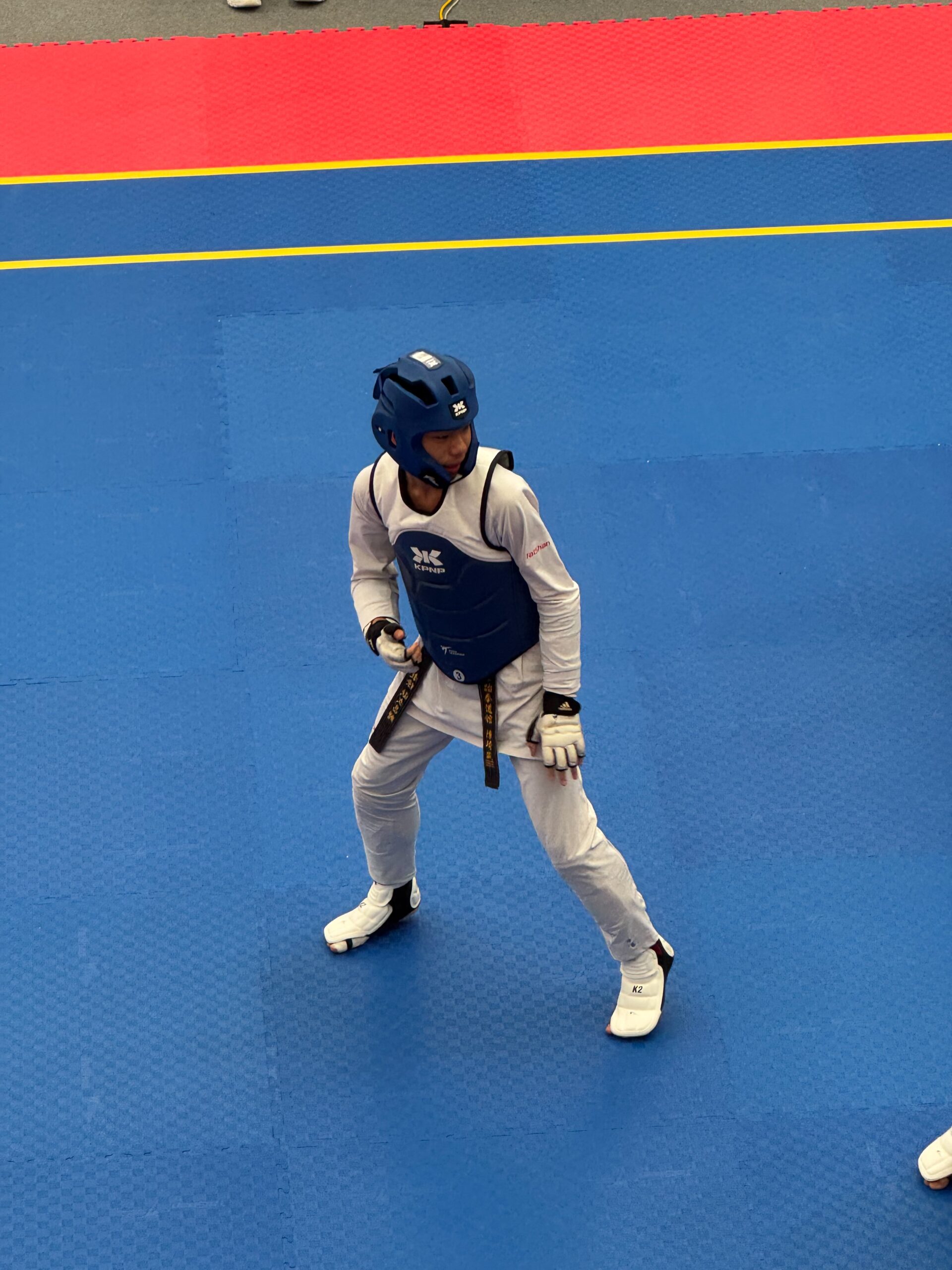 全中運傳捷報!桃園中壢國中陳琦崴挺過漫長復健 摘跆拳道金牌 中壢國中 01沉著穩健的應戰姿態 0 0 scaled