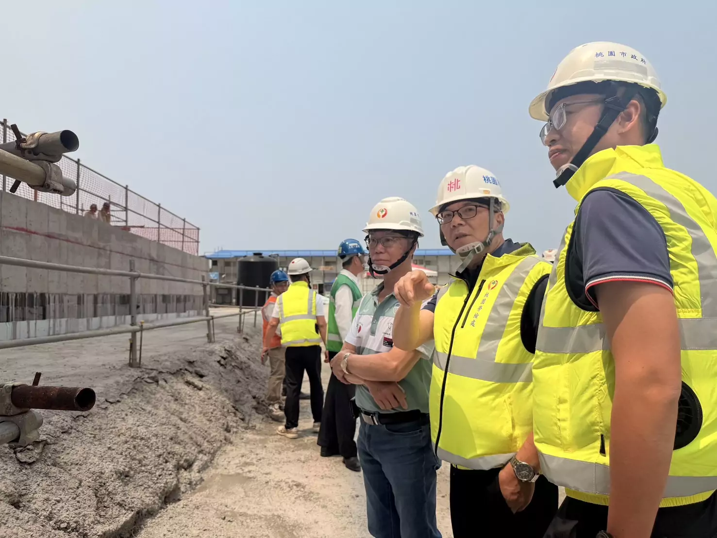 桃園勞動局率營造業跨縣市取經 虛擬實境提升工地安全 參訪深化職安合作1 0