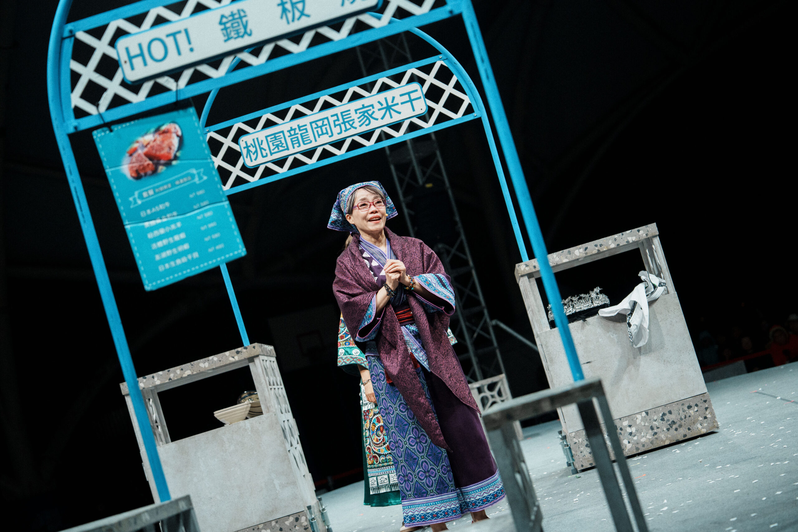 金鐘影后范瑞君在《美味當家》飾演忠貞新村裡的米干店老闆娘，自己一人在台灣撐著全 0 scaled