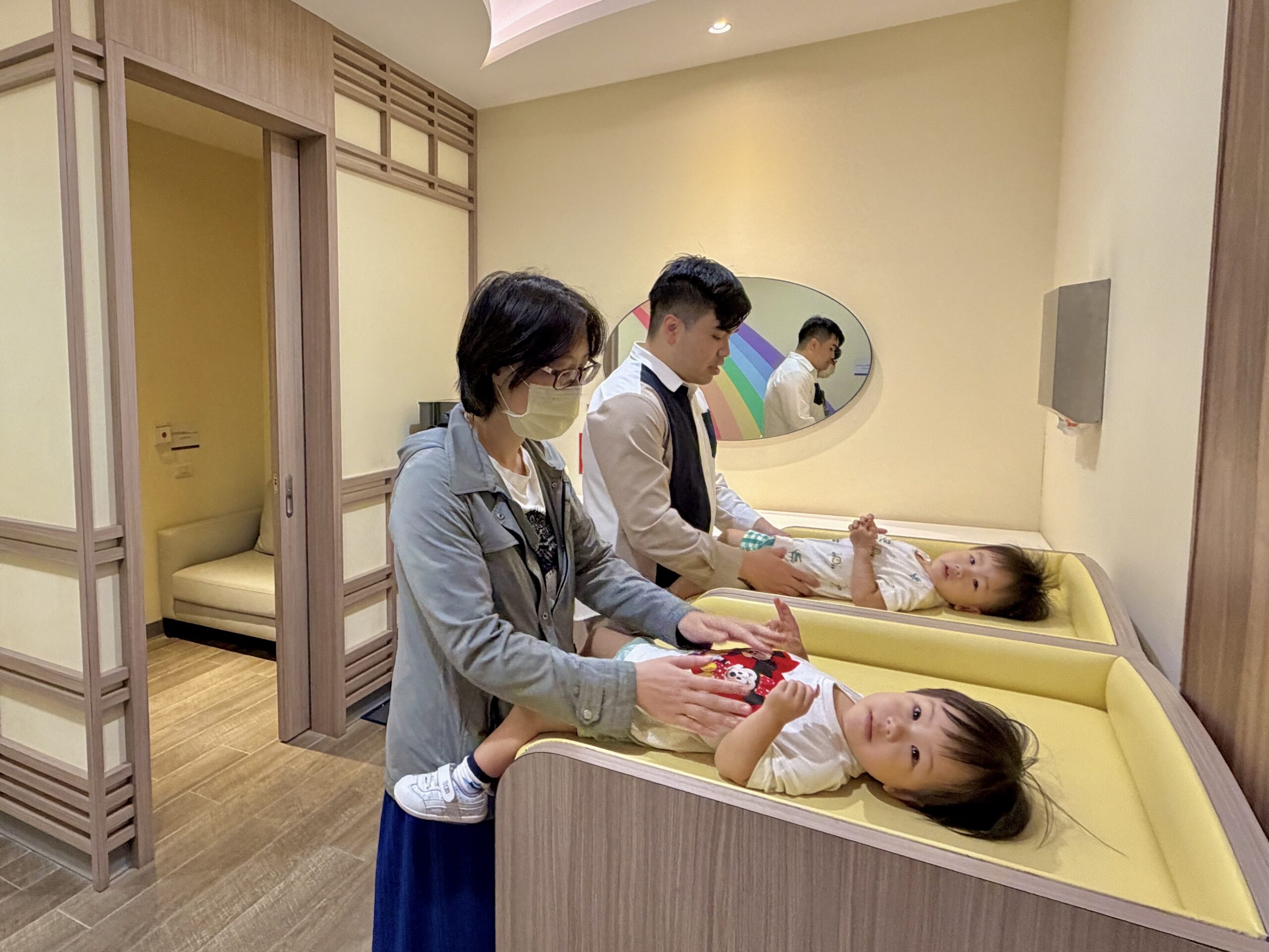 圖1 桃園機場目前共規劃 53 處哺（集）乳室及育嬰室，提供隱密舒適的環境。 scaled