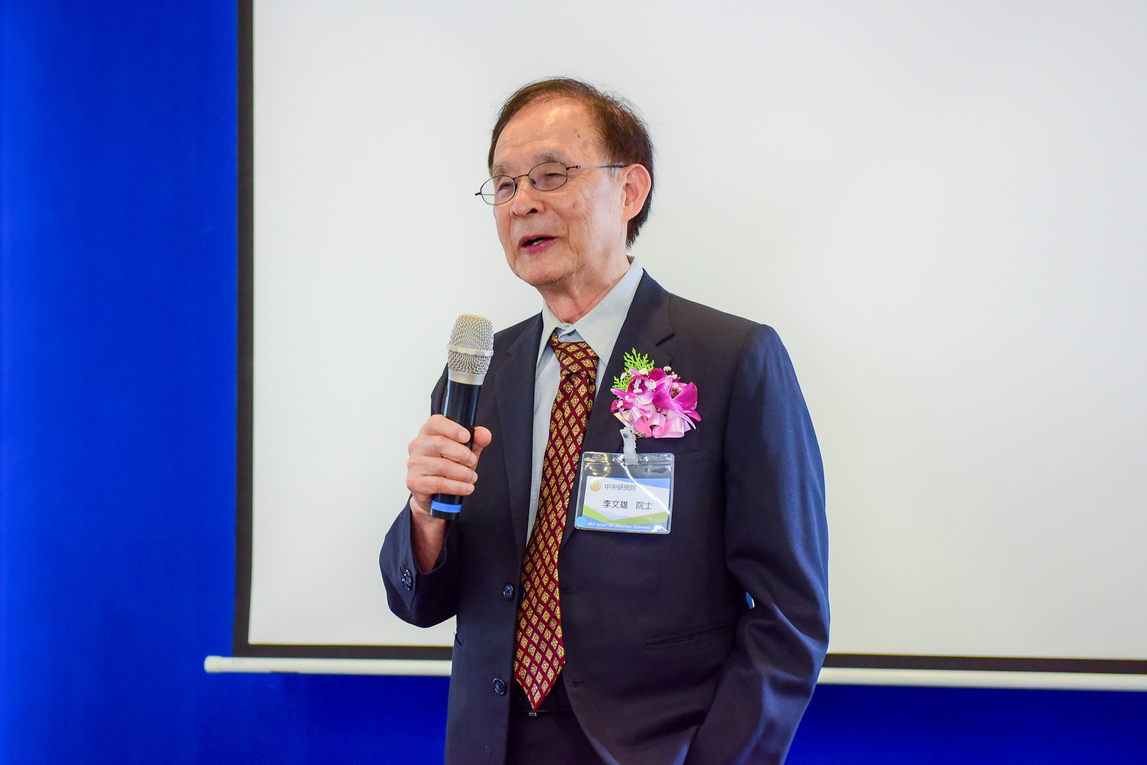03 中央研究院院士李文雄於啟用典禮致詞，肯定中原大學跨域生醫研發成果。 0