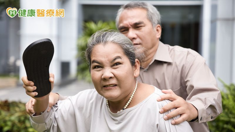 失智長輩突然變了一個人?醫:可能是感官崩解求救 失智長輩突然變了一個人?醫:可能是感官崩解求救