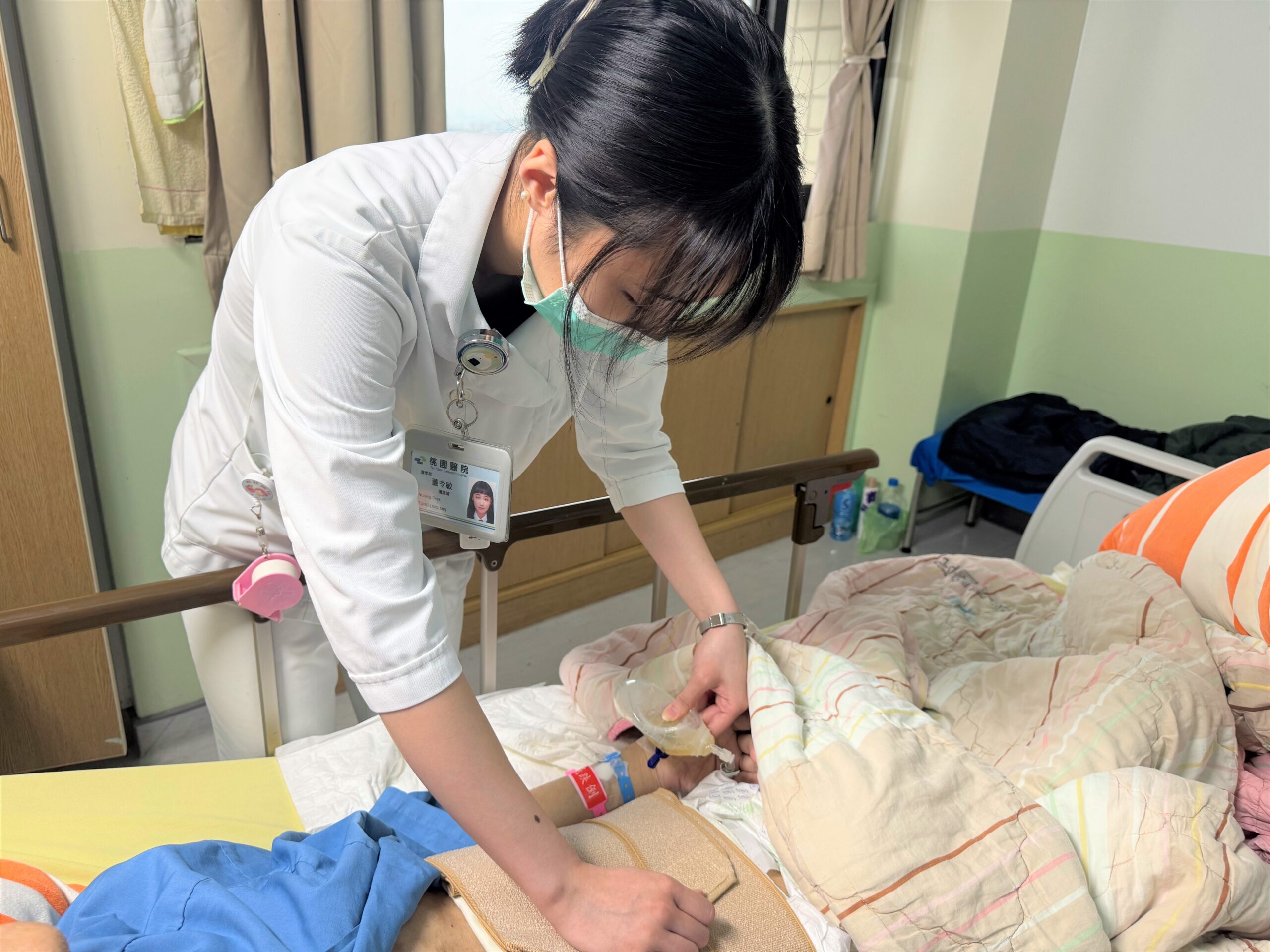 肚子痛別亂吃藥!60歲男腸穿孔引發腹膜炎 醫曝三大奪命警訊 肚子痛別亂吃藥!60歲男腸穿孔引發腹膜炎 醫曝三大奪命警訊