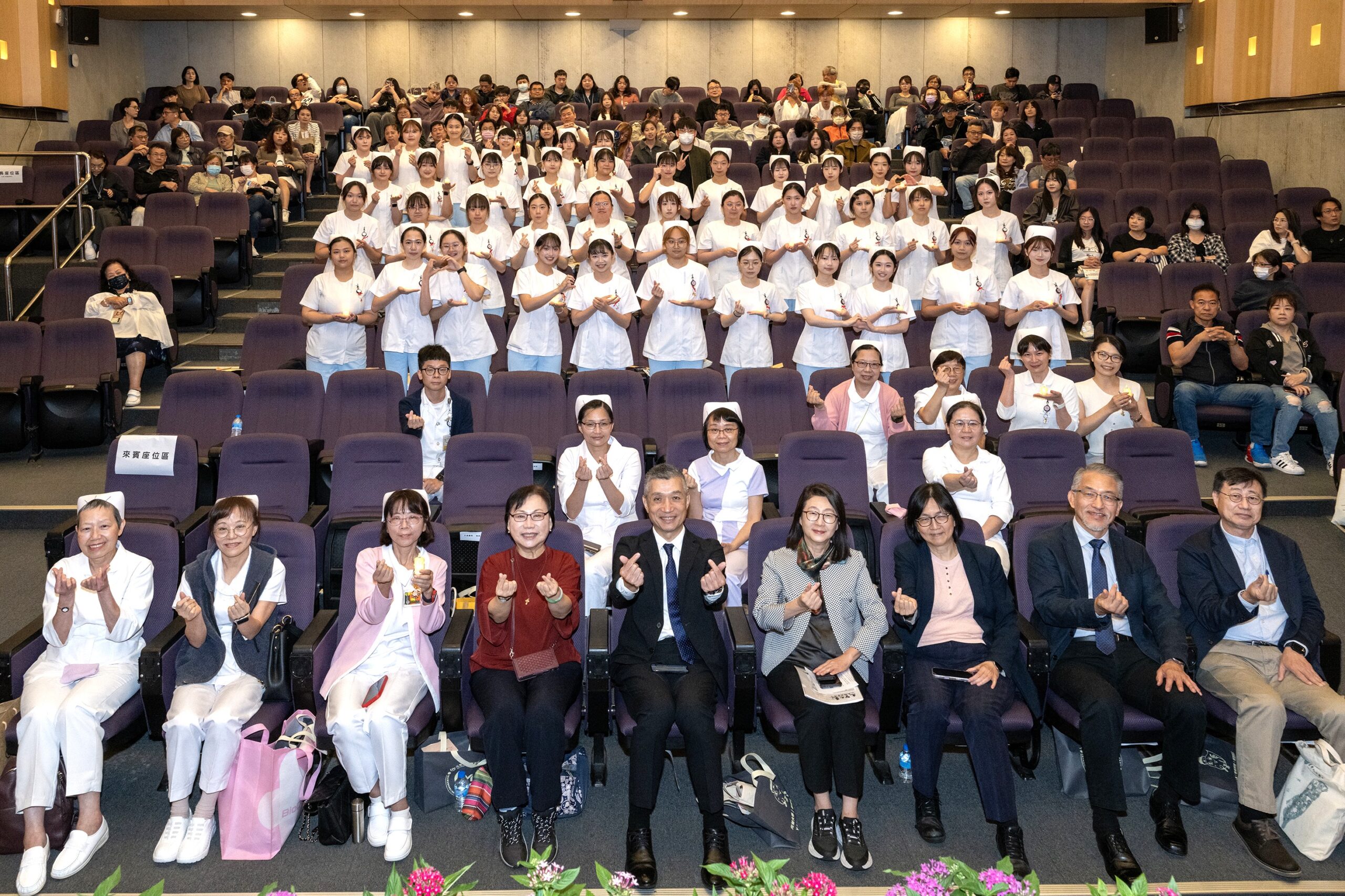 元智大學首屆護理系加冠典禮 42學子戴護師帽邁向實習新里程 元智大學首屆護理系加冠典禮 42學子戴護師帽邁向實習新里程