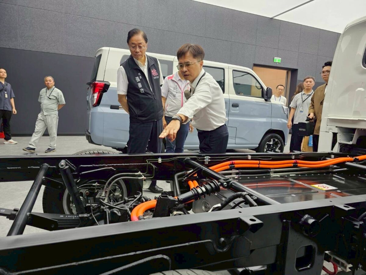 中華汽車推智慧轉型成果亮眼 張善政:公私協力實踐低碳淨零 135531 3