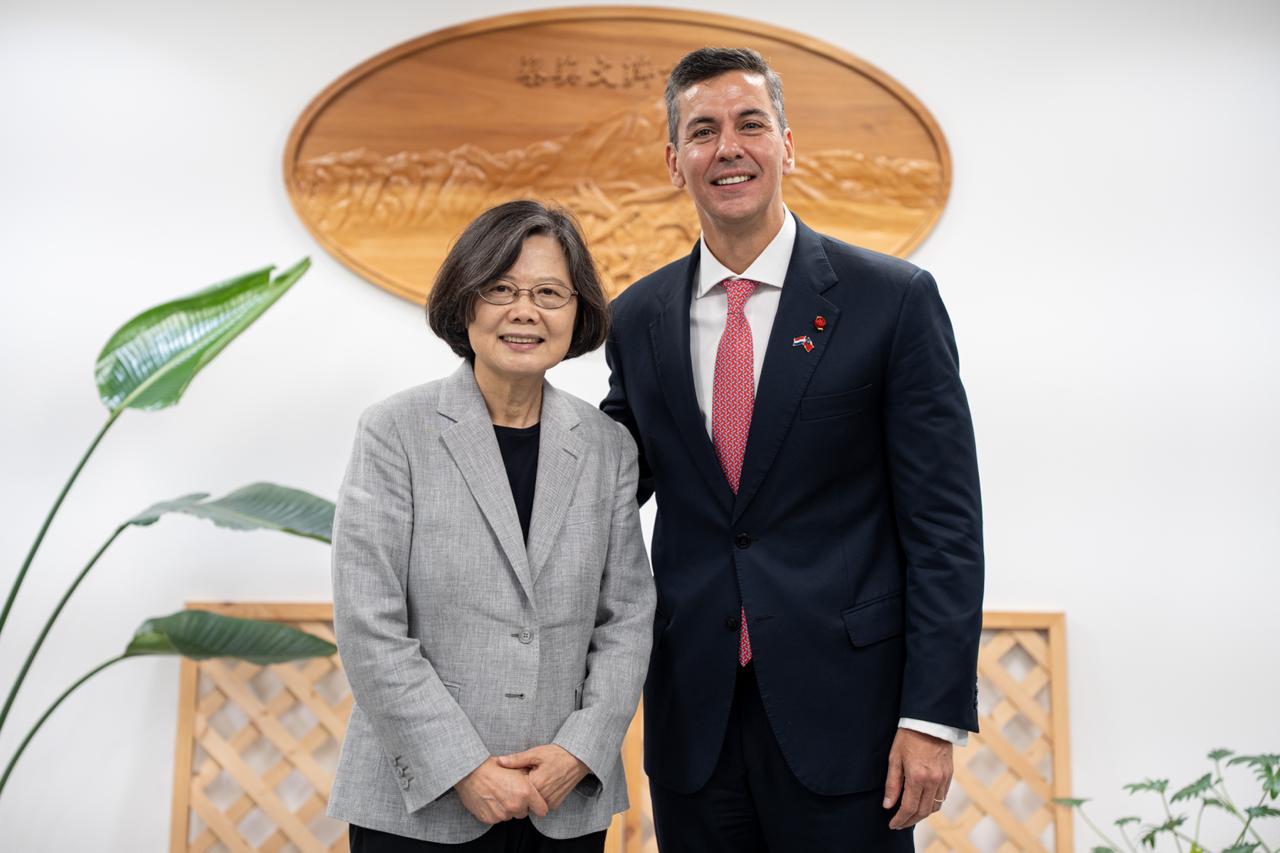 巴拉圭總統訪台最後一天見「好友」 喜曬蔡英文合照 巴拉圭總統訪台最後一天見「好友」 喜曬蔡英文合照