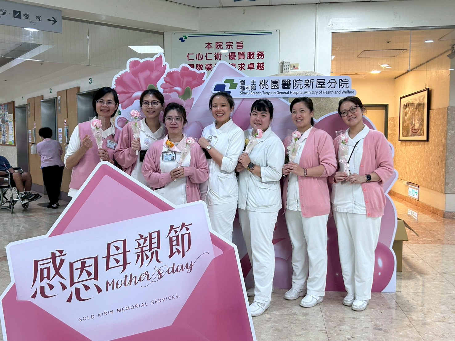 手舉不起來?部桃新屋分院教五十肩復健 三招居家運動護肩健康 手舉不起來?部桃新屋分院教五十肩復健 三招居家運動護肩健康