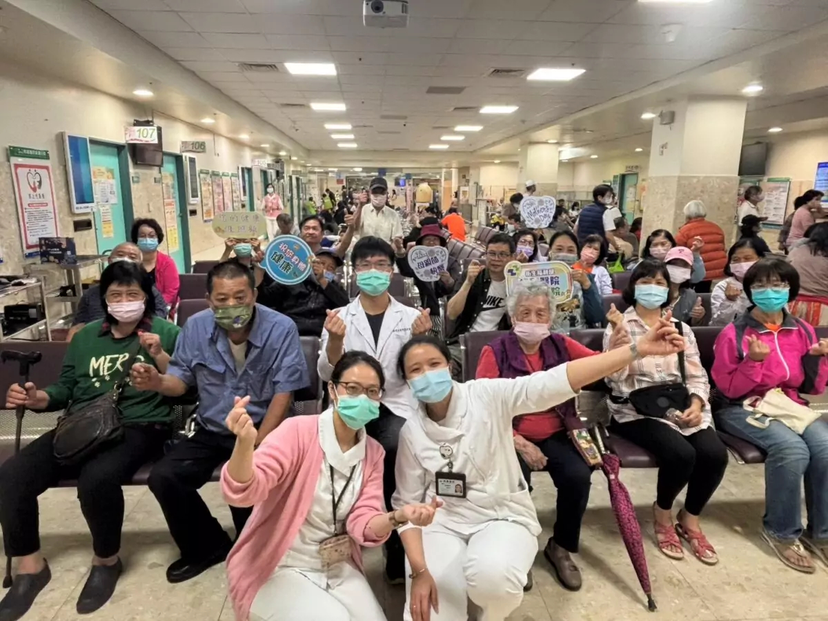 手舉不起來?部桃新屋分院教五十肩復健 三招居家運動護肩健康 1778230737550