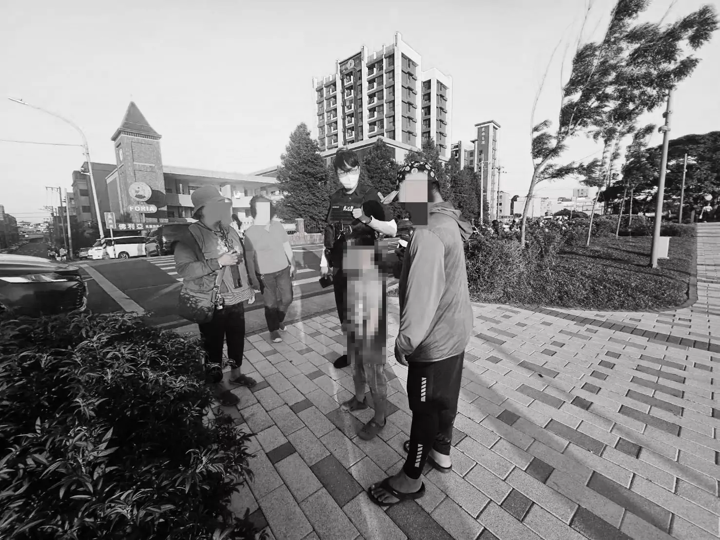 大園婦帶孫逛公園走散急壞 警半小時火速找到人 大園婦帶孫逛公園走散急壞 警半小時火速找到人