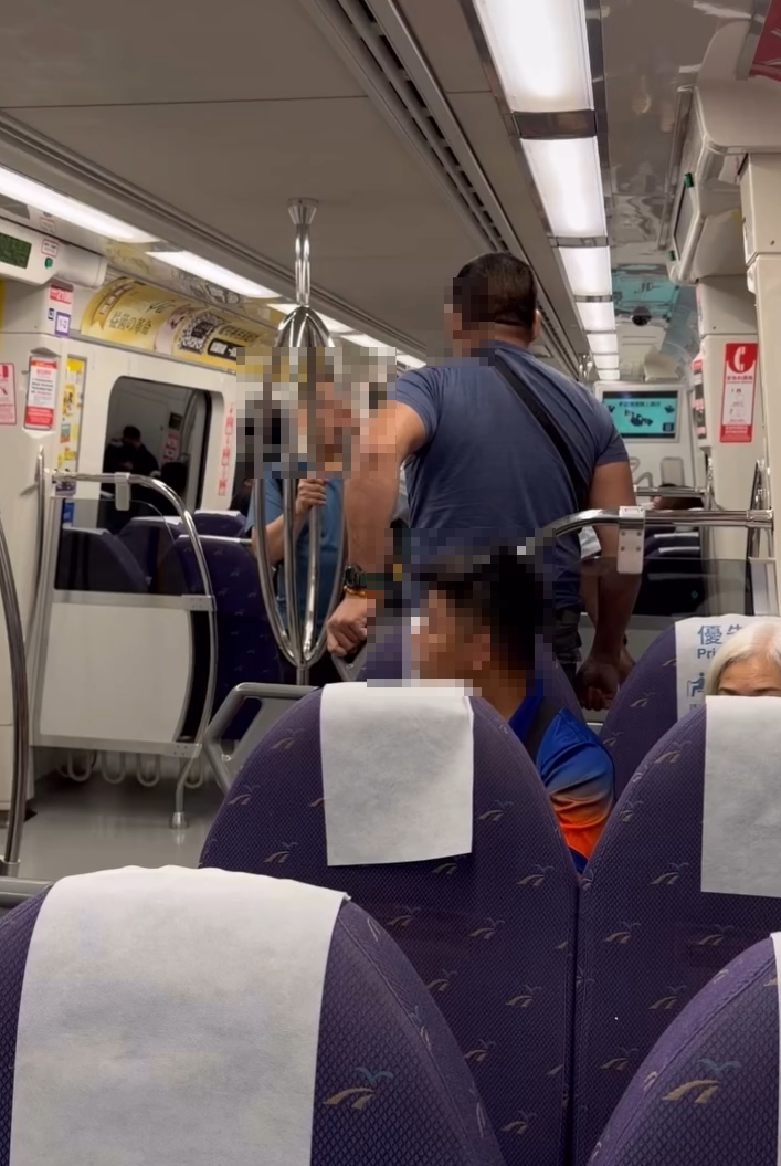 疑不滿旅客講電話太大聲!桃園男機捷車廂怒喊「Be quiet」 1780134574838