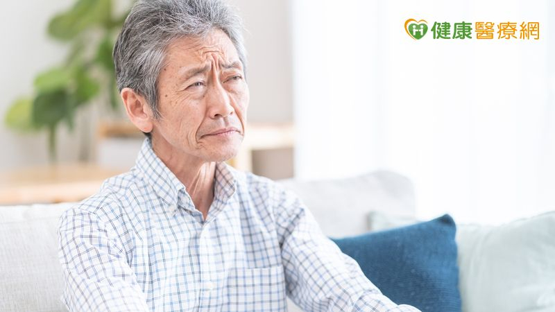 50歲後手抖、動作變慢?藥師解析帕金森氏症症狀、5類常用藥與副作用 50歲後手抖、動作變慢?藥師解析帕金森氏症症狀、5類常用藥與副作用