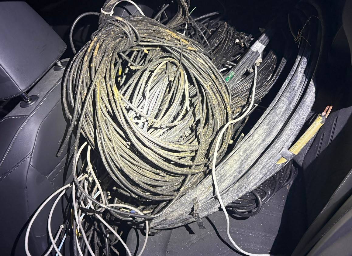 桃園倉庫遭撬電纜失竊 警前後包抄狹小巷弄火速逮人 桃園倉庫遭撬電纜失竊 警前後包抄狹小巷弄火速逮人