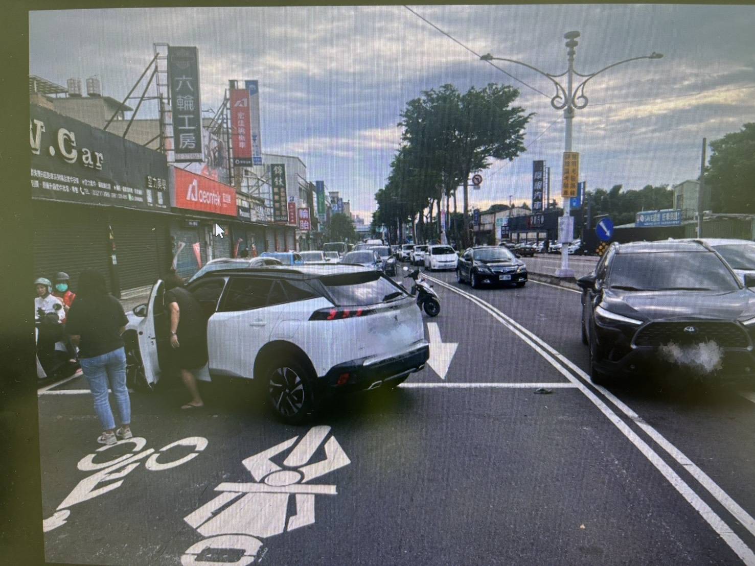 【有片】桃園離奇車禍!她左轉突撞等紅燈車輛 「網懷疑毒駕」真相曝光 2552864 0
