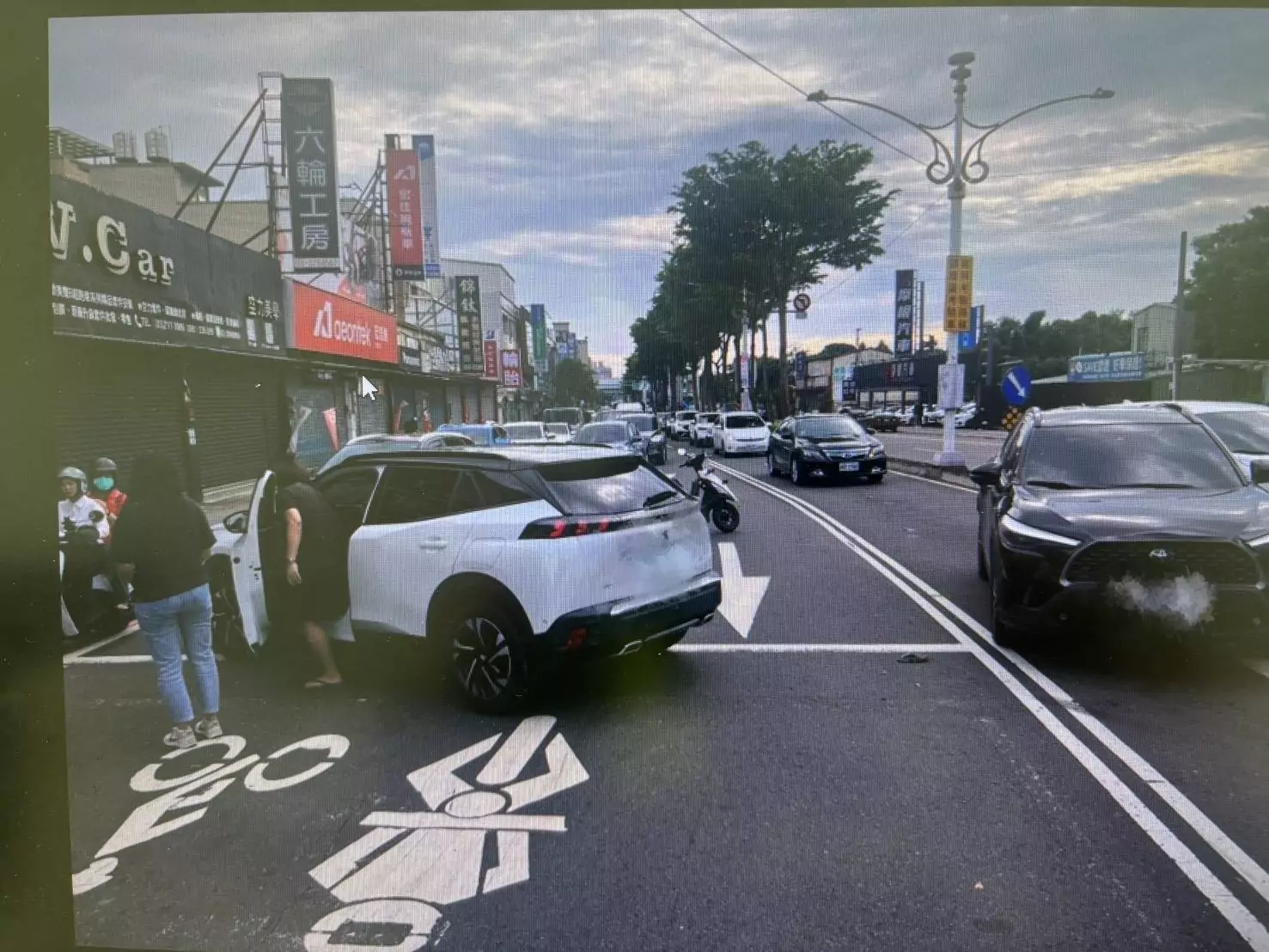 【有片】桃園離奇車禍!她左轉突撞等紅燈車輛 「網懷疑毒駕」真相曝光 【有片】桃園離奇車禍!她左轉突撞等紅燈車輛 「網懷疑毒駕」真相曝光