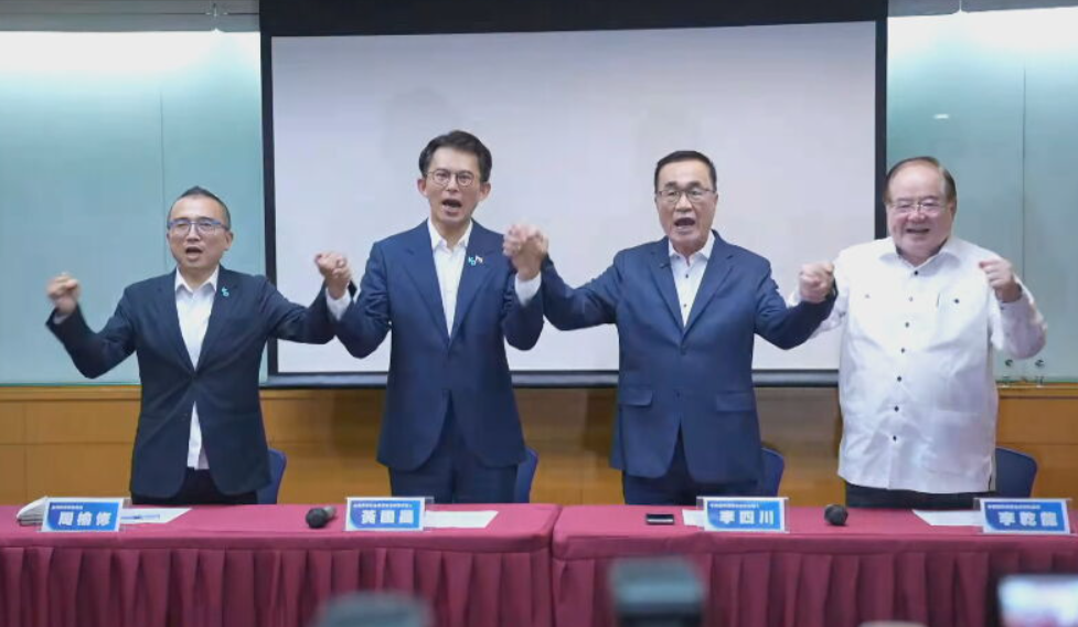 黃國昌曝拿到完整民調 川伯制霸60歲以上「輸到不支倒地」 黃國昌曝拿到完整民調 川伯制霸60歲以上「輸到不支倒地」