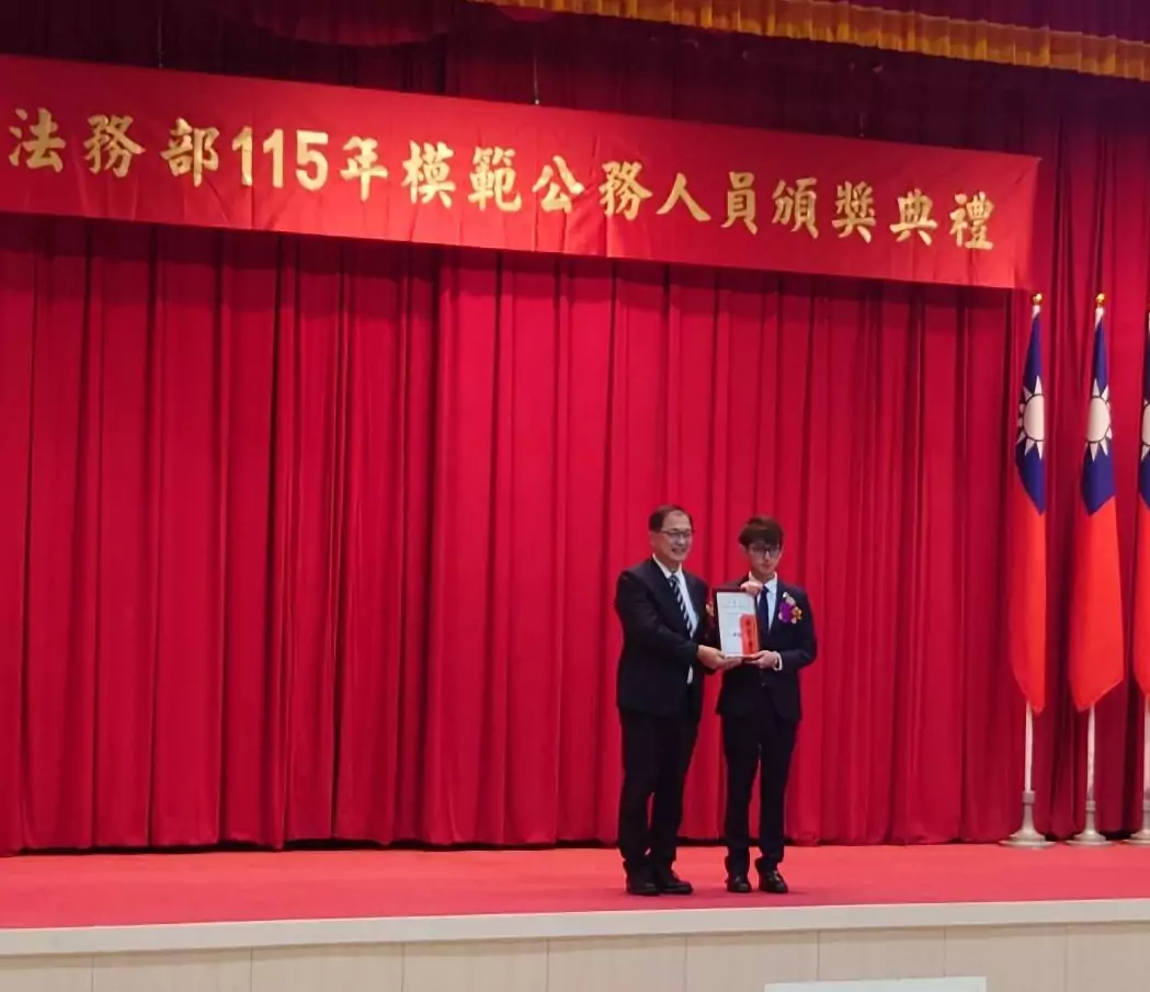 桃檢王念珩打擊毒品與環保犯罪不手軟 獲法務部表揚模範公務人員 349143 0 0