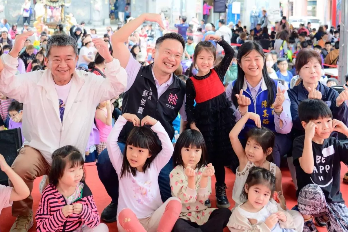 桃園景福宮攜親子慶祝母親節 蘇俊賓揭密「武陵」地名由來 352fbeda 5aba 438d ae61 2504590cefcc
