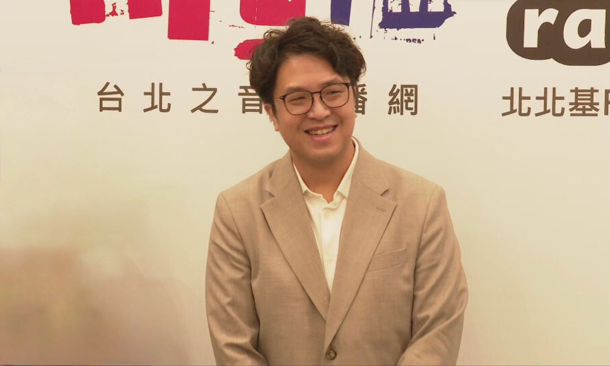 幽默化解徐巧芯「面膜」攻勢 沈伯洋:保養是為增進城市美感 幽默化解徐巧芯「面膜」攻勢 沈伯洋:保養是為增進城市美感