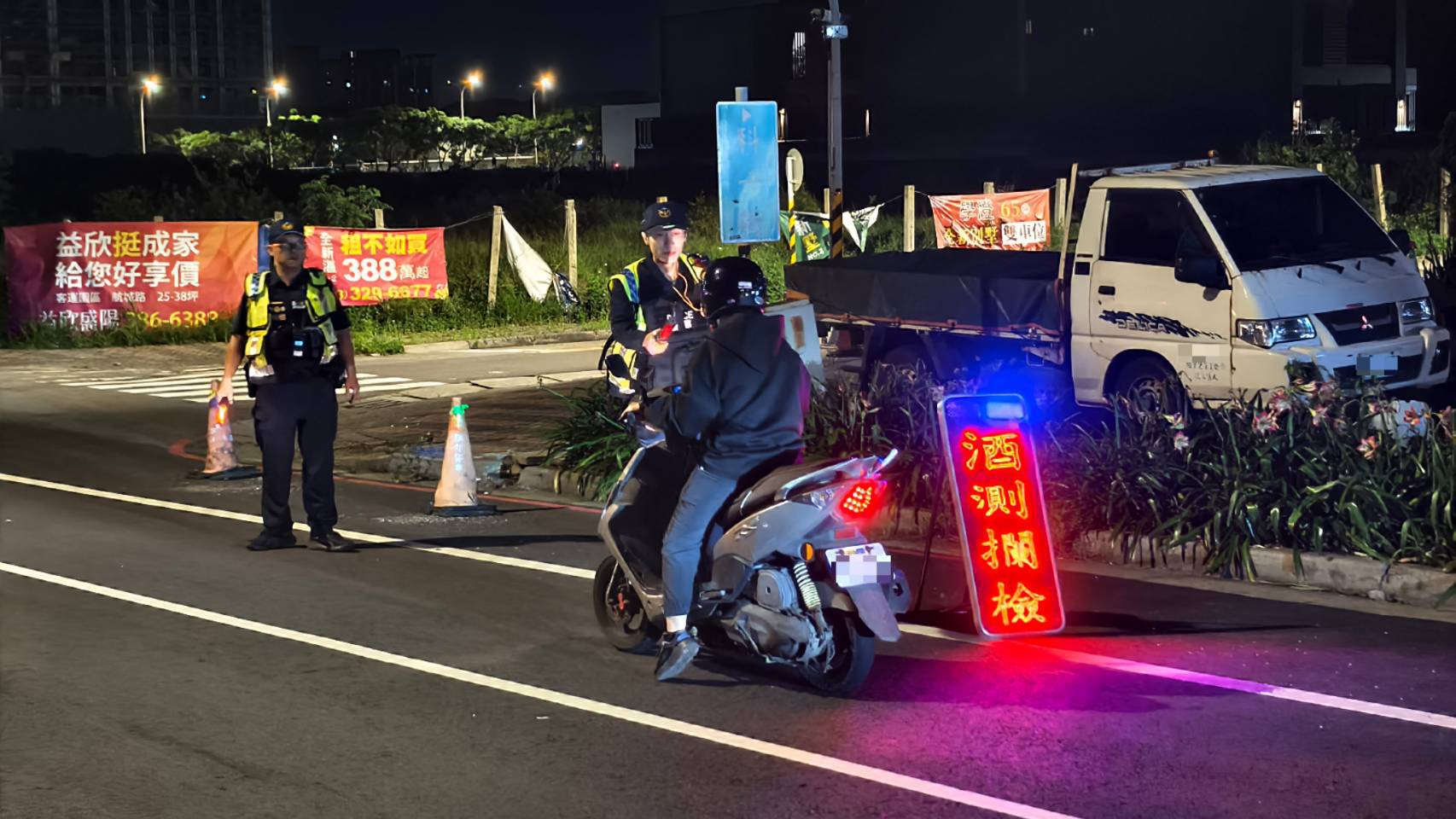 大園警雷霆除暴出動逾36名警力 觀音草漯攔截28歲男吸喪屍煙彈毒駕 445042 0