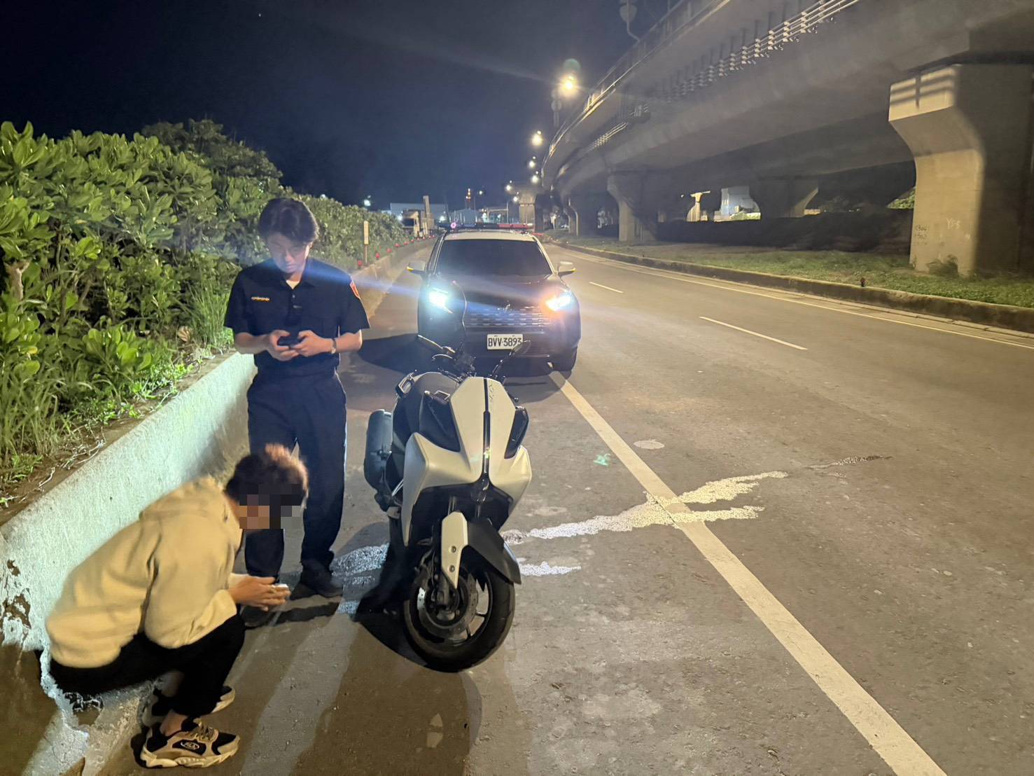 大園警雷霆除暴出動逾36名警力 觀音草漯攔截28歲男吸喪屍煙彈毒駕 445045 0