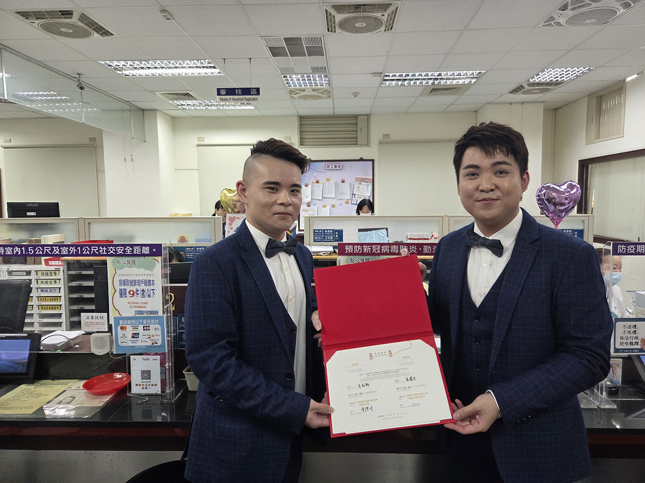 浪漫520!中壢護理師與同性伴侶共許終生承諾 完成結婚登記 浪漫520!中壢護理師與同性伴侶共許終生承諾 完成結婚登記